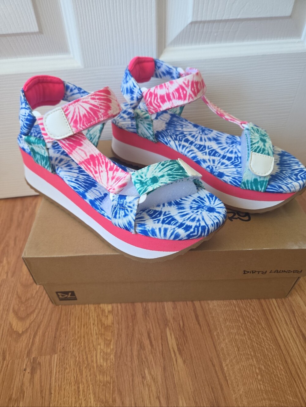 Dirty Laundry Platform Sandals 7.5 NWT Resort Tie Dye Cruise Beach Funky Retro